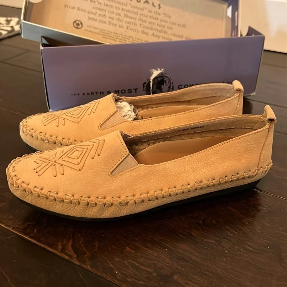 Hush Puppies loafer NIB 7